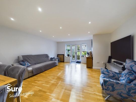 4 bedroom terraced house to rent - Photo 1