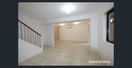 IMMACULATE AIR-CONDITIONED 3 BEDROOM TOWNHOUSE IN POPULAR, CENTRALLY LOCATED COMPLEX - Photo 4