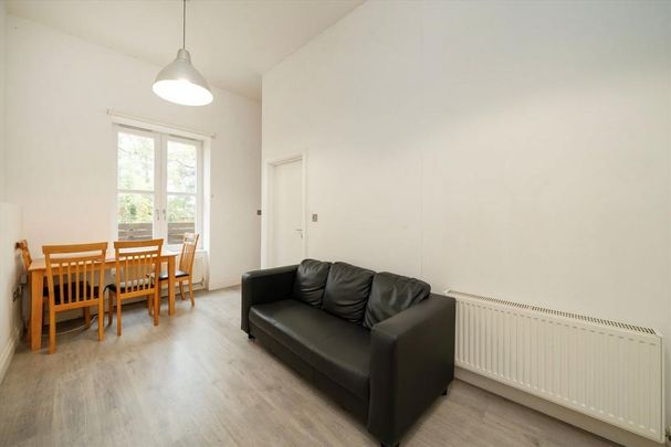3 bedroom flat to rent - Photo 1