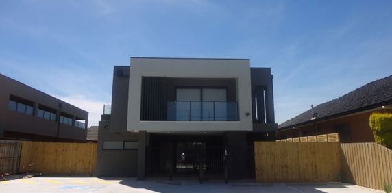 Studio Apartment Electricity & Water Included! - Photo 2