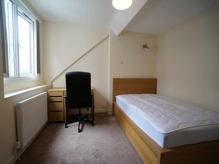 Apartment 3, 1 Sackville Terrace - Photo 2