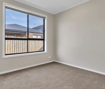 Family Home with Premium Upgrades - Ideal Location! - Photo 2