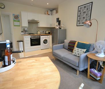 Flat to rent on - Photo 2