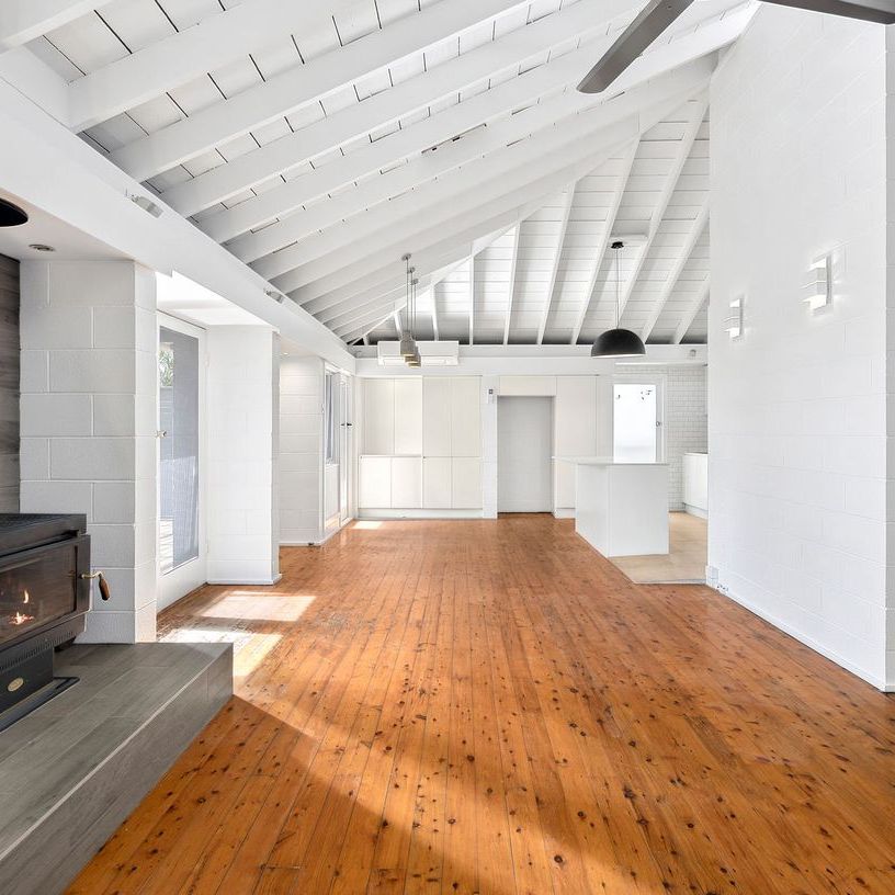 STUNNING CLASSIC FAMILY HOME - Photo 1