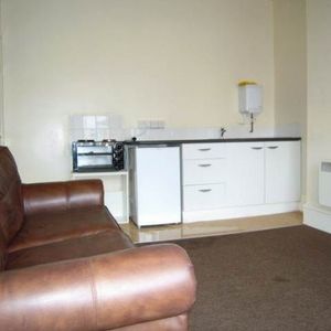 Single Bedroom Flat*Paget Road*£325pcm - Photo 2