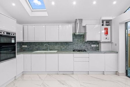 3 bedroom terraced house to rent - Photo 3
