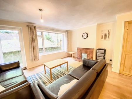 3 bedroom semi-detached house to rent - Photo 2