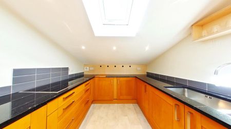 3 bedroom flat to rent - Photo 4