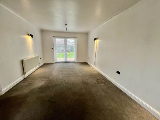 Grove Road, Selsey - Photo 1