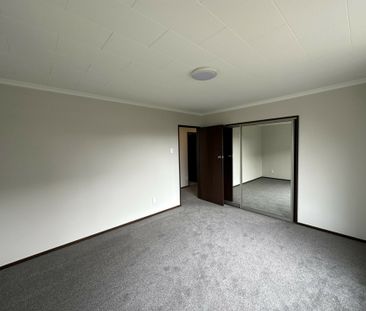 Tastefully renovated and spacious in Mosgiel - Photo 2