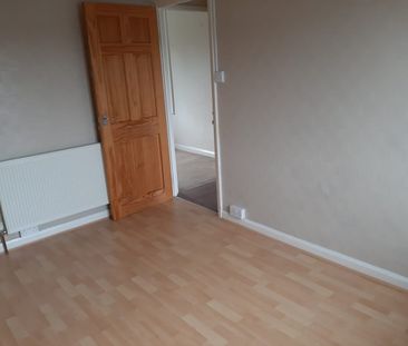 3 Bed Semi-Detached House, Central Grove, B27 - Photo 2