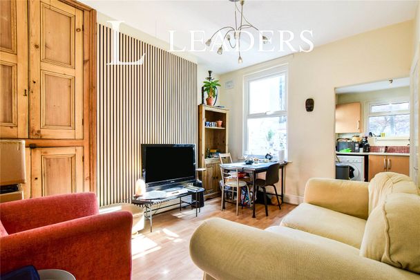 3 bedroom house to rent St. Georges Road, M14 - Photo 1