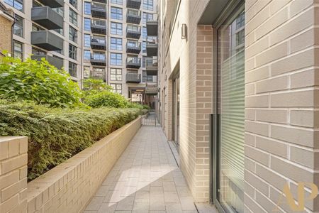 Cuthbert House, Brigade Mews, London - Photo 2