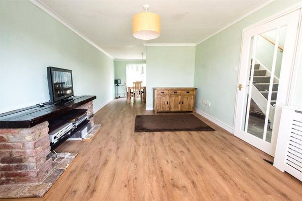 3 bedroom semi-detached house to rent - Photo 1