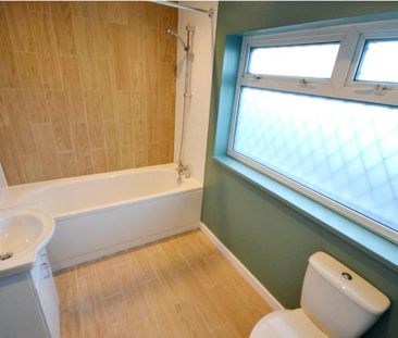 3 bedroom end of terrace house to rent - Photo 3