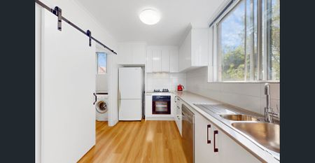 Ground Floor Apartment With Private Courtyard - Photo 5