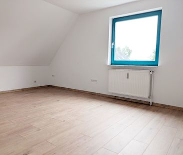 Renovierte Oberwohnung mit großzügigem Gartenanteil! Ideal für Wohn... - Photo 3