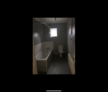 Studio Flat, York Road, LS9 - Photo 4