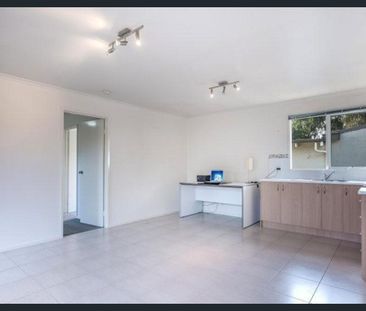 5A Shaftesbury Street, Frankston, Vic 3199 - Photo 2