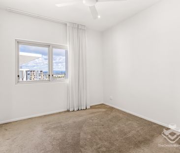Top-Floor Waterfront Apartment with Coomera River & Broadwater View... - Photo 4