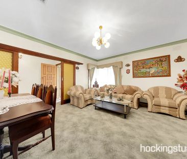 BEAUTIFULLY PRESENTED FAMILY HOME IN HEART OF LALOR - Photo 5