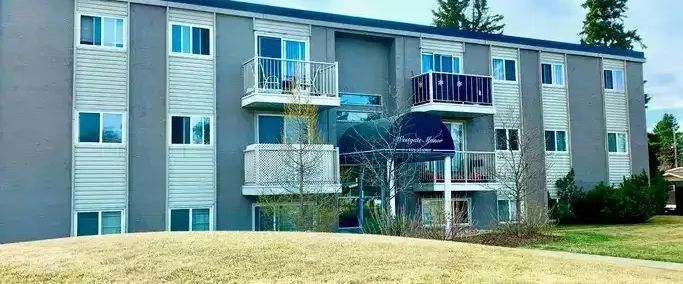 Renovated 1 Bedroom Suite Available! | 9560 163 Street Northwest, Edmonton - Photo 1
