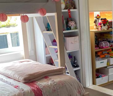 Charming 3-Bedroom Bungalow - Photo 1