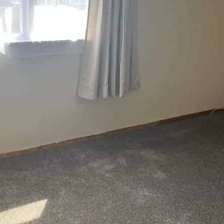 Spacious 4-Bedroom Home – Close to Schools & Shops - Photo 1