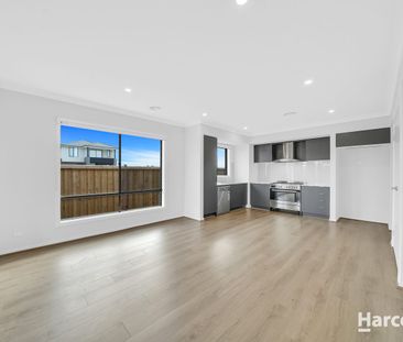 Modern Living at Mambourin! - Photo 3