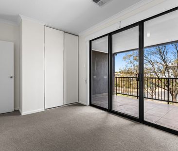 Stunning townhouse in fast growing development - Photo 2