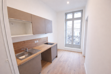 Location Appartement 2 pièces 43m² MARSEILLE 2ème - Photo 2