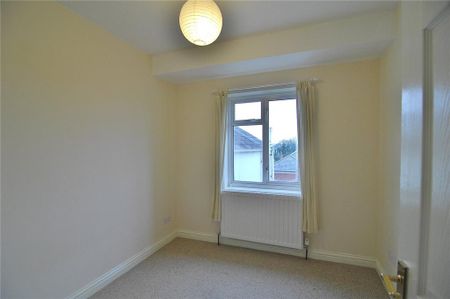 3 bedroom end of terrace house to rent - Photo 2