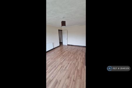 3 bedroom flat to rent - Photo 5