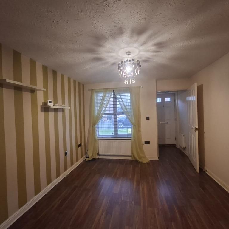 2 bedroom property to rent - Photo 1