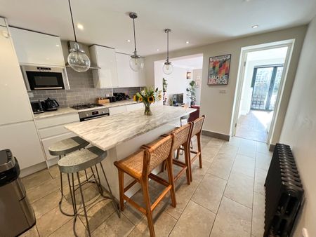 2 Bed Flat, South Lambeth Road, SW8 - Photo 4