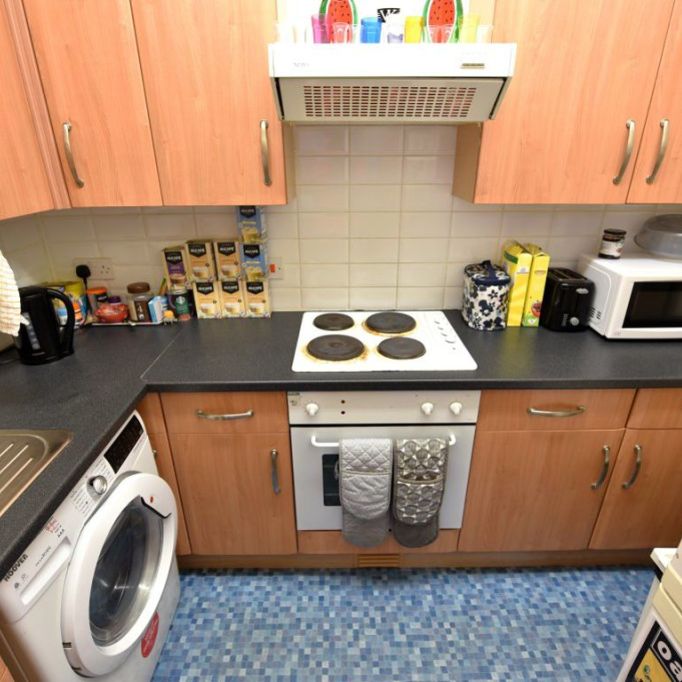 2 bedroom Flat in Flat A, Leeds - Photo 1