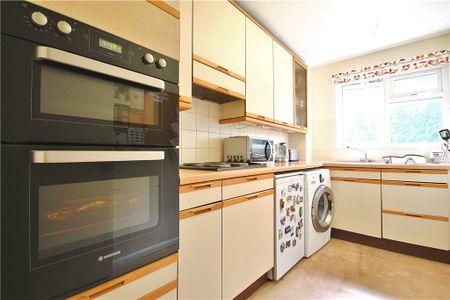 Torridon Close, Woking, Surrey, GU21 3DB - Photo 5