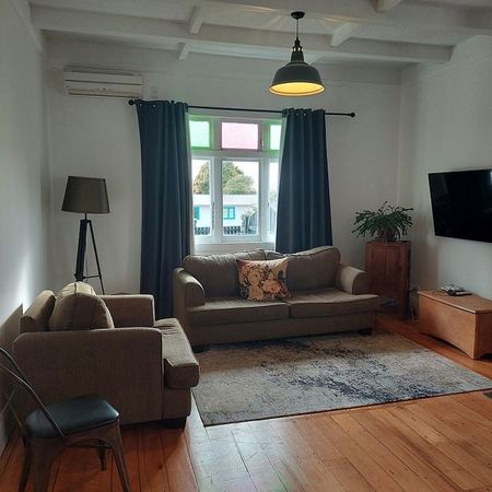 Charming 3 Bedroom Home - Photo 5