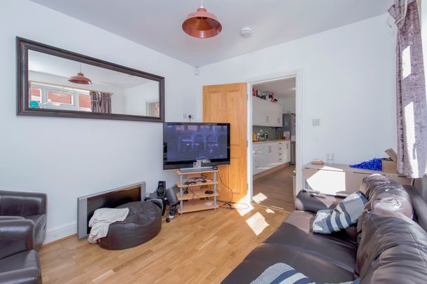 5 Bed Terraced House, St. Leonards Road, LE2 - Photo 1