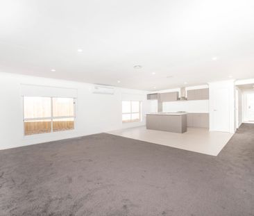 SPACIOUS & VERSATILE FAMILY LIVING IN UPPER POINT COOK - Photo 1