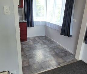 Charming Home with a bus stop at the gate - Photo 3