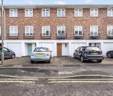 Langley Walk, Woking, Surrey, GU22 - Photo 5