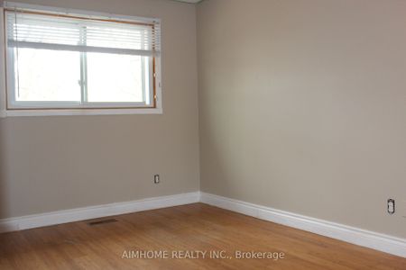 Detached Home For Lease | X8130534 - Photo 2