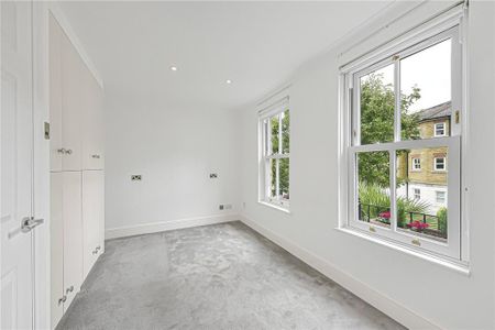 4 bedroom mews to rent - Photo 4