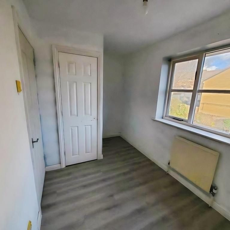 2 bedroom end of terrace house to rent - Photo 1