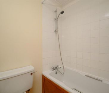 2 bedroom semi-detached house to rent - Photo 5