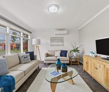 Light, Bright & Spacious Family Home - Photo 2