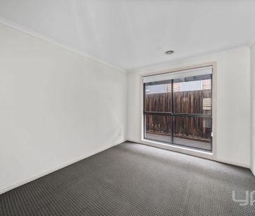 Spacious Family Living in the Perfect Location! - Photo 3