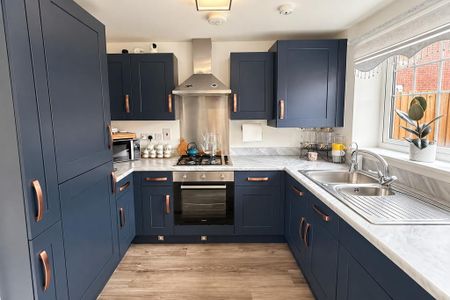 3 bedroom semi-detached house to rent - Photo 4