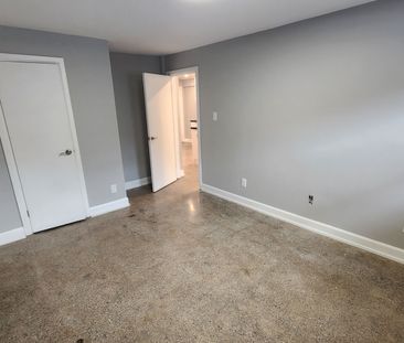 For Lease - 2029 Eglinton Avenue Unit# #5 (lower), Toronto, Ontario - Photo 5